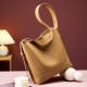 Large bags, spring and summer 2025 new models, versatile genuine leather single-shoulder large-capacity commuter bucket bags.
