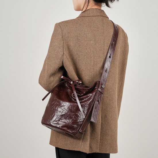 Retro Classic Genuine Leather Women's Bag, 2025 New Bucket Bag, Stylish Niche Hand-Scraped Cowhide Single-Shoulder Crossbody Tote Retro Classic Genuine Leather Women's Bag, 2025 New Bucket Bag, Stylish Niche Hand-Scraped Cowhide Single-Shoulder Crossbody Tote