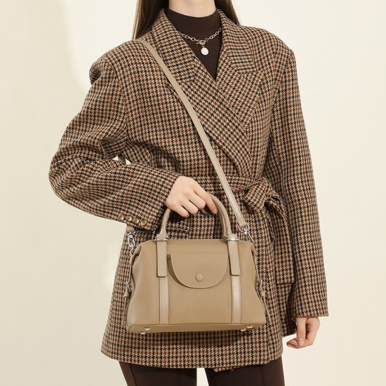 New Genuine Leather Women's Crossbody Handbag Versatile, stylish, single-shoulder, crossbody, and commuter bags. New Genuine Leather Women's Crossbody Handbag Versatile, stylish, single-shoulder, crossbody, and commuter bags.