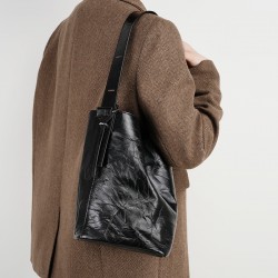 2025 New Lazy and Comfortable Pleated Top-Grain Cowhide Bucket Bag, New Spring and Summer High-End Genuine Leather Tote Bag