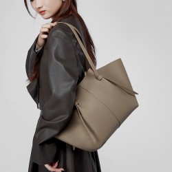 First-Grain Cowhide Leather Large Capacity Genuine leather women's tote bag, fashionable bat bag, versatile commuter bag, winged handbag