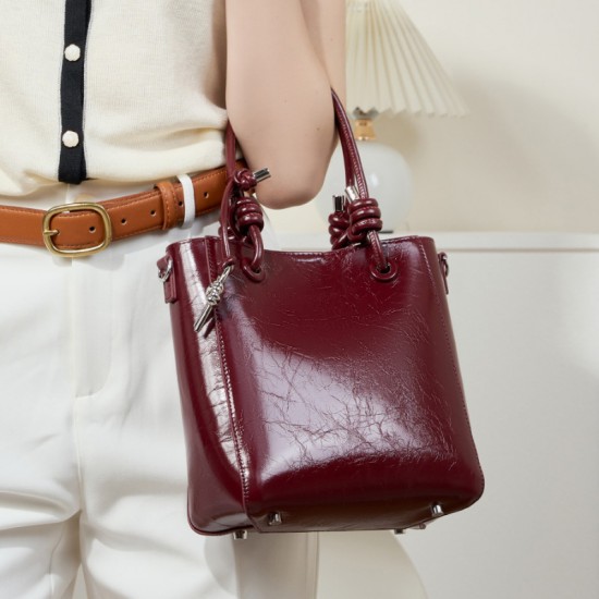 New autumn top-grain cowhide cracked shoulder-shoulder genuine leather crossbody tote bucket bag, niche waxed leather women's bag.