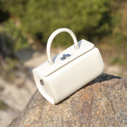 Premium cowhide small square handbag women's 2025 Spring/Summer fashionable and simple single shoulder crossbody doctor's box bag