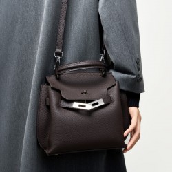 2025 spring/summer new high-end, niche-design underarm shoulder bag, large-capacity soft cowhide tote bag.