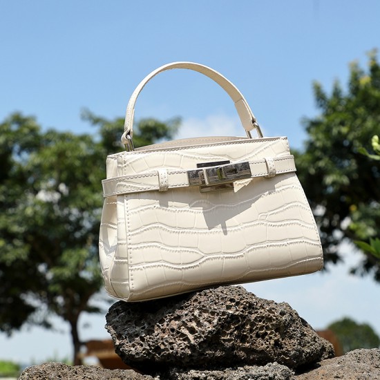 Genuine leather women's crossbody bag 2025 New Women's Large-Capacity Handbags, Fashionable, All-Match, Single-Shoulder Bags Genuine leather women's crossbody bag 2025 New Women's Large-Capacity Handbags, Fashionable, All-Match, Single-Shoulder Bags