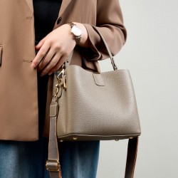 2025 new top-grain cowhide bag, trendy large-capacity bucket bag, simple and versatile genuine leather shoulder and crossbody handbag