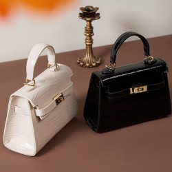 2025 Spring/Summer new women's bags, lightweight crossbody handbags, crocodile-patterned Kelly bags, small cowhide bags