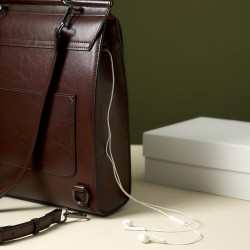 2025 new genuine leather women's backpack, British preppy-style schoolbag, retro computer backpack for college students, simple cowhide backpack