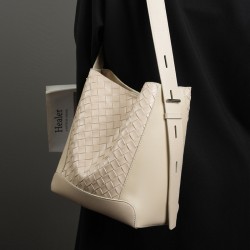 Hand-woven cowhide tote bag, new large-capacity fashionable commuter shoulder bag, crossbody bag