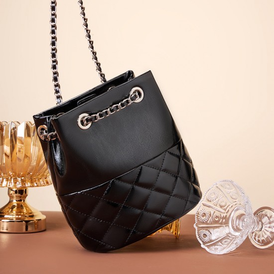 2025 New Spring/Summer French-Style Genuine Leather Women's Crossbody Wedding Bag, Niche Fashion Underarm Bag