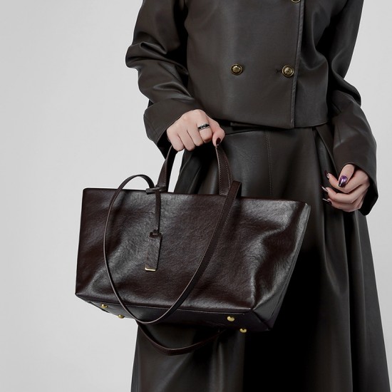 New genuine leather women's bags, cross-border cowhide tote bags, niche crossbody, vintage soft leather, large capacity. New genuine leather women's bags, cross-border cowhide tote bags, niche crossbody, vintage soft leather, large capacity.