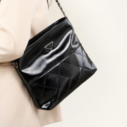 2025 new top-grain cowhide versatile small square bag, fashionable commuter shoulder and crossbody bag, trendy, popular for foreign trade, triangle logo