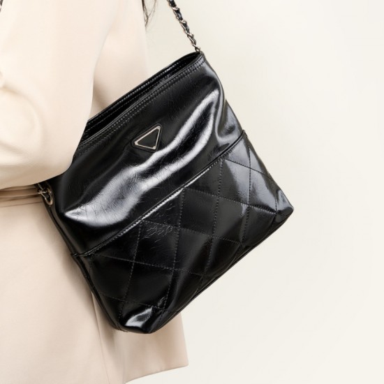 2025 new top-grain cowhide versatile small square bag, fashionable commuter shoulder and crossbody bag, trendy, popular for foreign trade, triangle logo 2025 new top-grain cowhide versatile small square bag, fashionable commuter shoulder and crossbody bag, trendy, popular for foreign trade, triangle logo