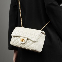 2025 new light luxury, high-end commuter handbag, fashionable European and American style belt crossbody bag for women