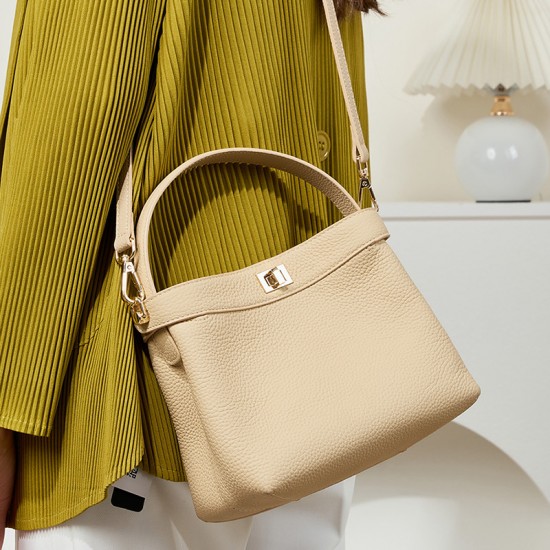 2025 new style women's tote bag, luxurious genuine leather, large capacity, niche summer commuter shoulder bag, trendy bags 2025 new style women's tote bag, luxurious genuine leather, large capacity, niche summer commuter shoulder bag, trendy bags