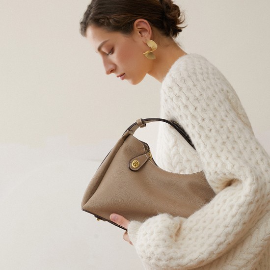 Premium genuine leather women's bag, new 2025 new crossbody shoulder bag, fashionable and stylish underarm bag. Premium genuine leather women's bag, new 2025 new crossbody shoulder bag, fashionable and stylish underarm bag.