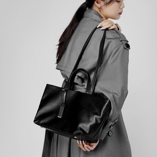 New genuine leather women's bags, cross-border cowhide tote bags, niche crossbody, vintage soft leather, large capacity. New genuine leather women's bags, cross-border cowhide tote bags, niche crossbody, vintage soft leather, large capacity.
