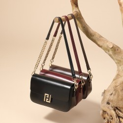 Genuine leather high Luxury small bags, 2025 spring new women's bags, popular and versatile crossbody bags, stylish small square bags