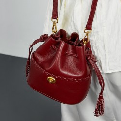 2025 new premium top-grain cowhide bucket bags, tassel-embellished niche drawstring bags.