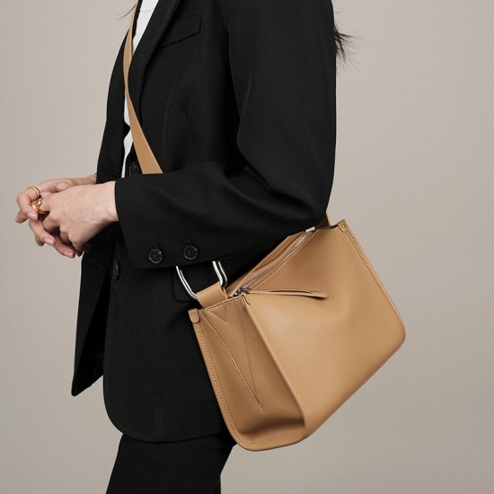 2025 new cowhide crossbody bag, niche leather, luxury women's shoulder bag, 2022 pillow bag