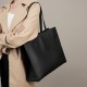 New niche women's genuine leather large-capacity briefcase, laptop bag, black cowhide commuter bag. New niche women's genuine leather large-capacity briefcase, laptop bag, black cowhide commuter bag.