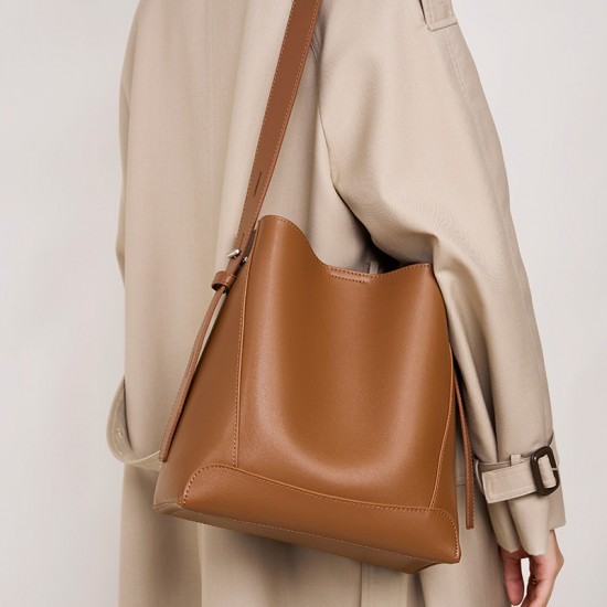 Large bags, spring and summer 2025 new models, versatile genuine leather single-shoulder large-capacity commuter bucket bags.