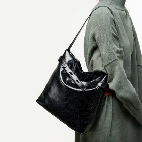 New genuine leather waxed tote bag, women's bag Large-capacity shoulder bag, commuter underarm bag, original design for work. New genuine leather waxed tote bag, women's bag Large-capacity shoulder bag, commuter underarm bag, original design for work.