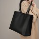 New niche women's genuine leather large-capacity briefcase, laptop bag, black cowhide commuter bag. New niche women's genuine leather large-capacity briefcase, laptop bag, black cowhide commuter bag.