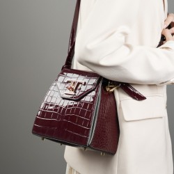2025 autumn new style genuine leather niche design cigarette case bag, light luxury high-end crocodile pattern handbag, crossbody box bag