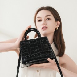 2025 new fashionable genuine leather handbag, small square bag, French-style, simple, niche popular shoulder and crossbody bag.