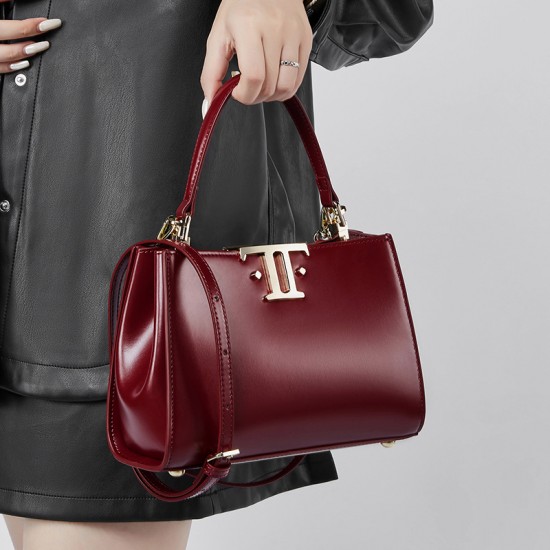 New, niche genuine leather bags, high-end goddess bags, double-sided buckle, mini shoulder bags, crossbody handbags, and commuter tote bags. New, niche genuine leather bags, high-end goddess bags, double-sided buckle, mini shoulder bags, crossbody handbags, and commuter tote bags.
