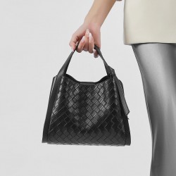 New niche summer women's bags, luxury cowhide casual and fashionable single-shoulder and crossbody bags, genuine leather embossed basket bags
