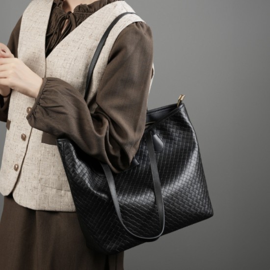 2025 Spring/Summer New Style Women's Handbags, Fashionable Large-Capacity Simple Cowhide Single-Shoulder Handbags 2025 Spring/Summer New Style Women's Handbags, Fashionable Large-Capacity Simple Cowhide Single-Shoulder Handbags