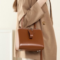 2025 new style versatile cowhide handbags, this year's popular, high-quality, French-style niche shoulder and crossbody bags.