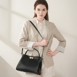 New 2025 women's leather crossbody bag, small square bag, stylish and simple, versatile crossbody bag