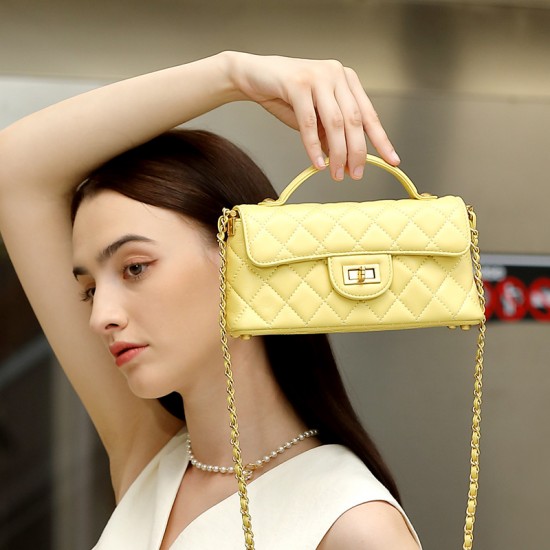 Leather Chanel-style light luxury fashion, 2025 new, single-shoulder and crossbody handbags, diamond-patterned bags. Leather Chanel-style light luxury fashion, 2025 new, single-shoulder and crossbody handbags, diamond-patterned bags.