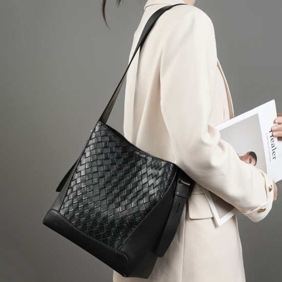 Hand-woven cowhide tote bag, new large-capacity fashionable commuter shoulder bag, crossbody bag Hand-woven cowhide tote bag, new large-capacity fashionable commuter shoulder bag, crossbody bag