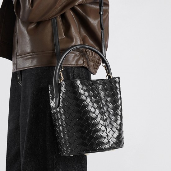 Luxury women's bag, 2025 new style genuine leather handbag, versatile woven bucket shoulder crossbody bag Luxury women's bag, 2025 new style genuine leather handbag, versatile woven bucket shoulder crossbody bag