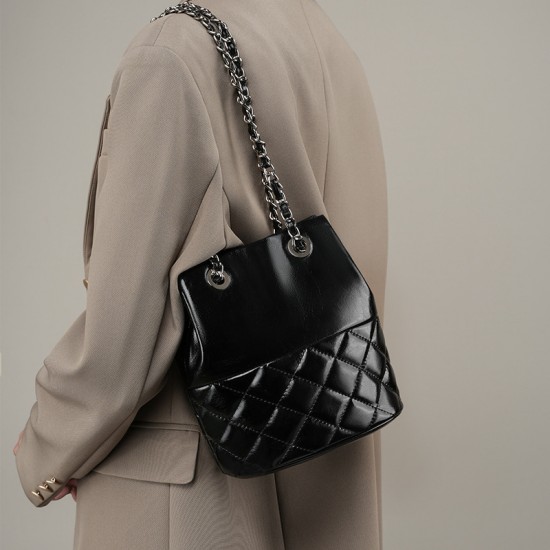 2025 New Spring/Summer French-Style Genuine Leather Women's Crossbody Wedding Bag, Niche Fashion Underarm Bag