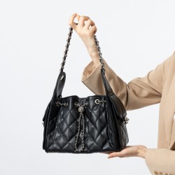 Women's leather tote bag, 2025 new stylish, simple, niche, pleated wing bag, large capacity commuter handbag