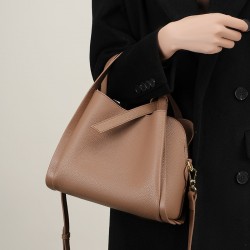 2025 New Style Genuine Leather Handbag, A Stylish Mother's Shopping Basket, Cowhide Bucket Bag