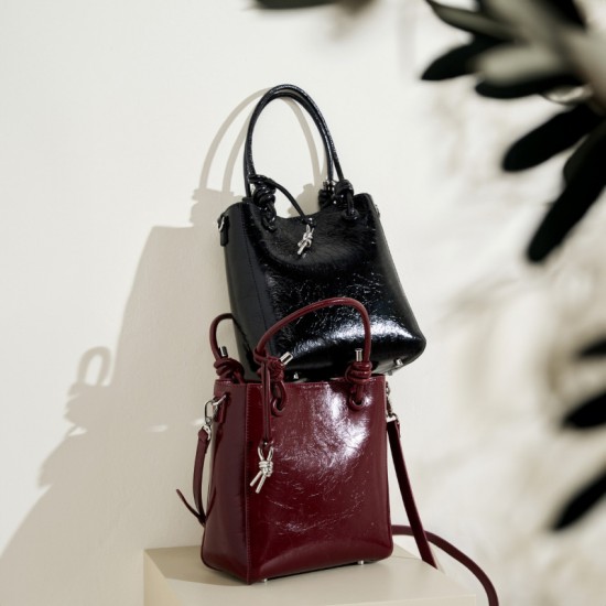 New autumn top-grain cowhide cracked shoulder-shoulder genuine leather crossbody tote bucket bag, niche waxed leather women's bag.
