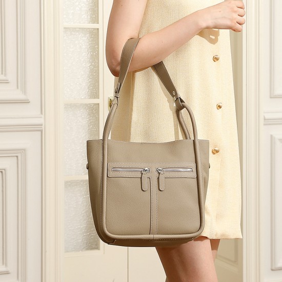 2025 top-grain cowhide niche luxury bags, new trendy horseshoe bags, large-capacity commuter shoulder bags, bucket bags. 2025 top-grain cowhide niche luxury bags, new trendy horseshoe bags, large-capacity commuter shoulder bags, bucket bags.