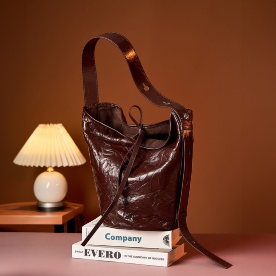Retro Classic Genuine Leather Women's Bag, 2025 New Bucket Bag, Stylish Niche Hand-Scraped Cowhide Single-Shoulder Crossbody Tote Retro Classic Genuine Leather Women's Bag, 2025 New Bucket Bag, Stylish Niche Hand-Scraped Cowhide Single-Shoulder Crossbody Tote