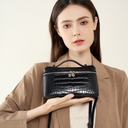 Niche Pig Nose semi-circular saddle bag, luxury diamond-patterned underarm bag, 2025 new genuine leather shoulder and crossbody bag for women.