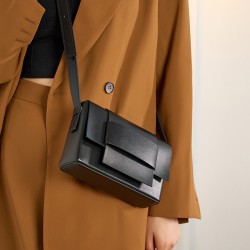 2025 crossbody bag, unisex soft woven men's square bag, tofu bag, niche design cowhide shoulder bag