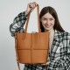 Top-grain cowhide handbag, single-shoulder, crossbody, 2025 new genuine leather retro commuter, lightweight luxury tote bag Top-grain cowhide handbag, single-shoulder, crossbody, 2025 new genuine leather retro commuter, lightweight luxury tote bag