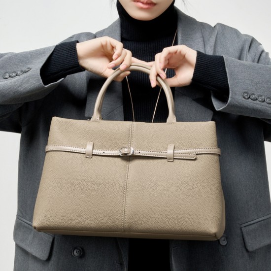 Luxury genuine leather handbags for women, 2025 new spring and summer large-capacity commuter platinum bags, briefcases. Luxury genuine leather handbags for women, 2025 new spring and summer large-capacity commuter platinum bags, briefcases.