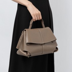 High-quality shoulder bag, niche design women's handbag, fashionable new light luxury women's bag, ultra-light commuter crossbody bag