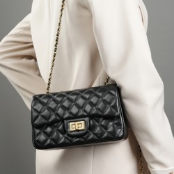2025 new light luxury, high-end commuter handbag, fashionable European and American style belt crossbody bag for women
